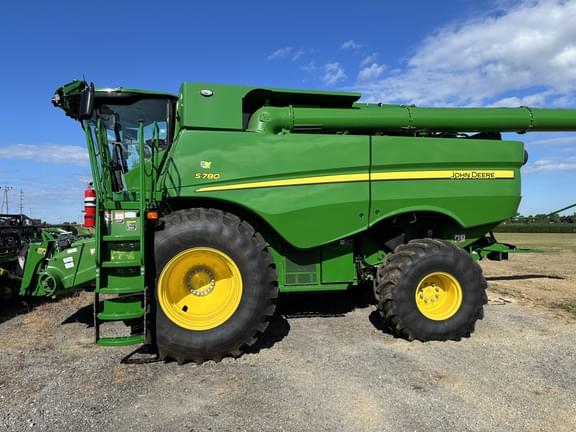Image of John Deere S780 equipment image 1