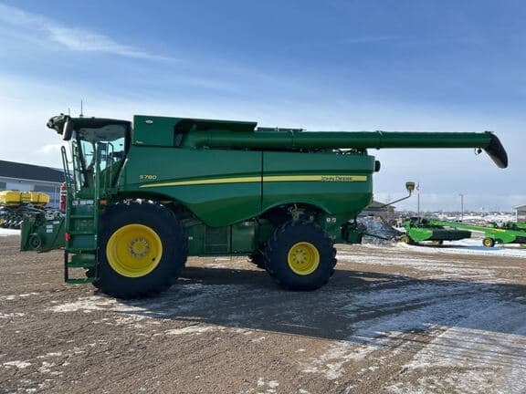 Image of John Deere S780 equipment image 1