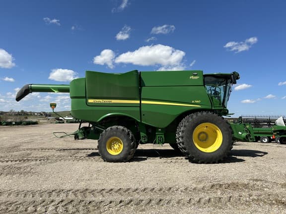 Image of John Deere S780 equipment image 1