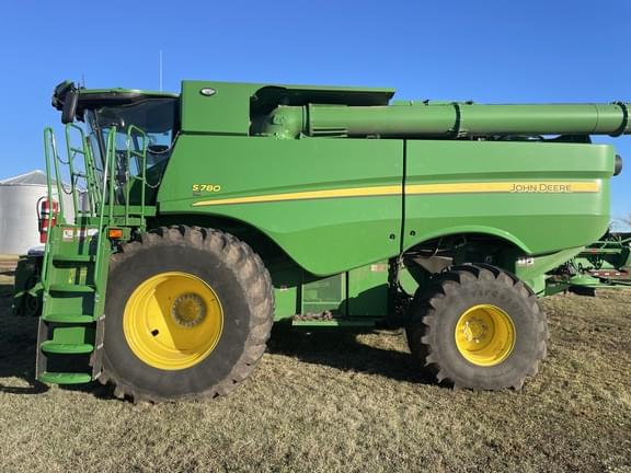Image of John Deere S780 equipment image 1