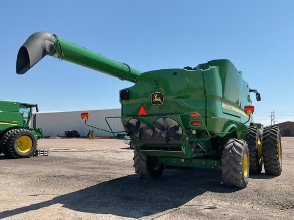 Image of John Deere S780 equipment image 2
