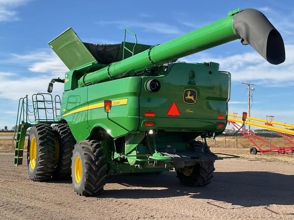 Image of John Deere S780 equipment image 2
