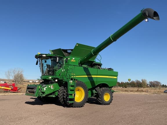 Image of John Deere S780 equipment image 4