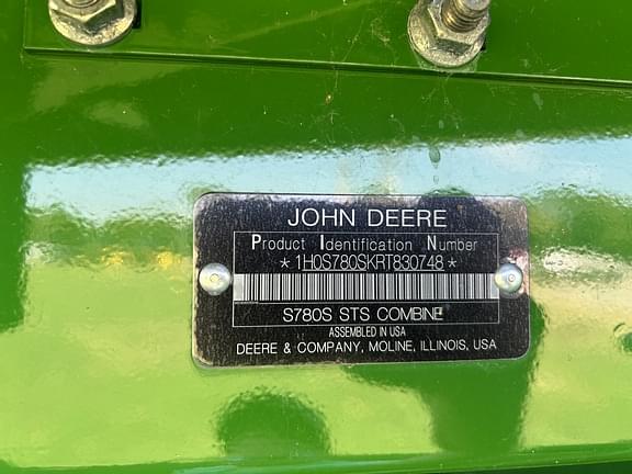 Image of John Deere S780 equipment image 1