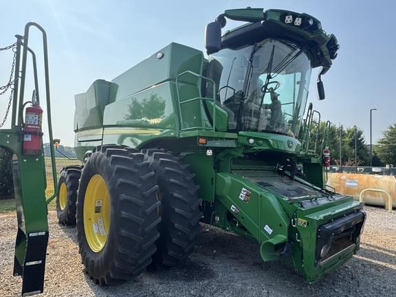 Image of John Deere S780 equipment image 1