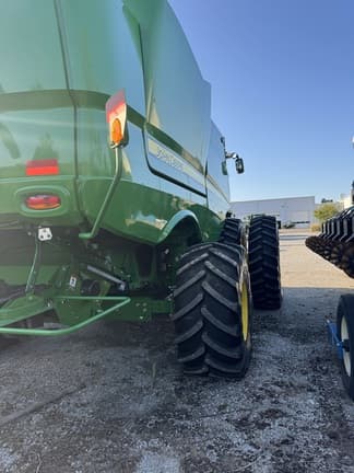 Image of John Deere S780 equipment image 2