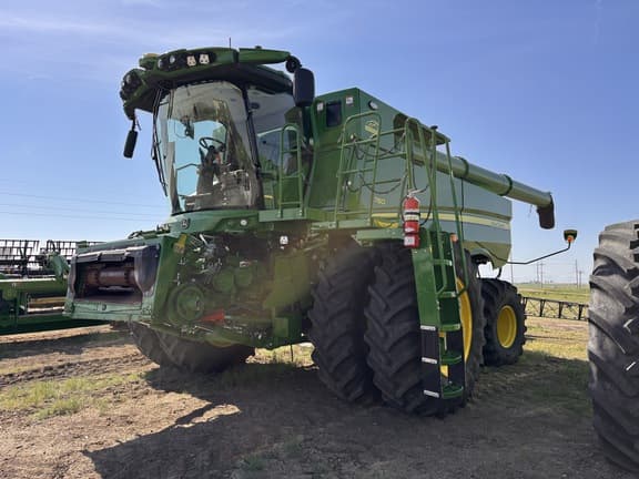 Image of John Deere S780 equipment image 1
