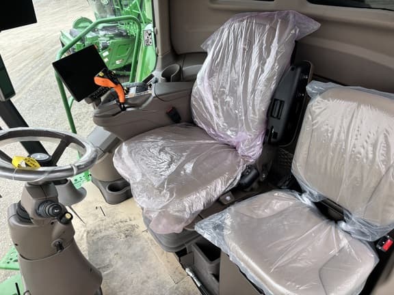 Image of John Deere S780 equipment image 4