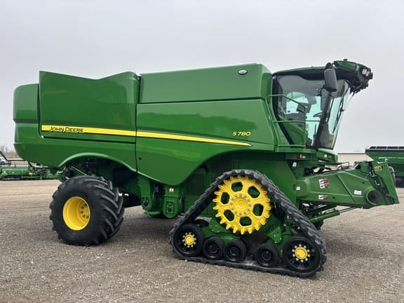 Image of John Deere S780 equipment image 1