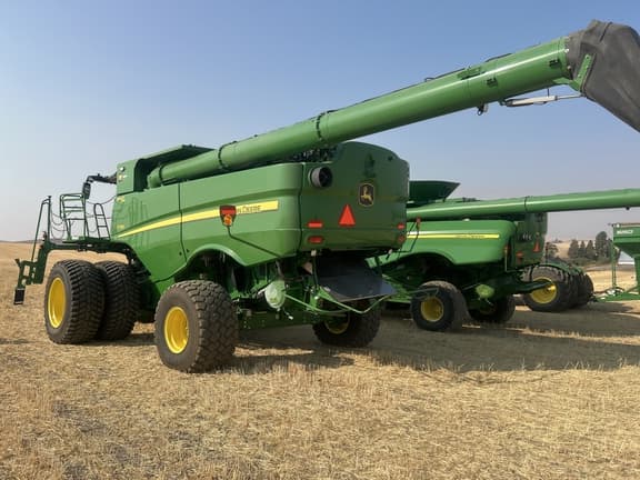 Image of John Deere S780 equipment image 1