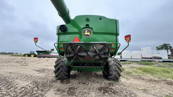 Image of John Deere S780 equipment image 4