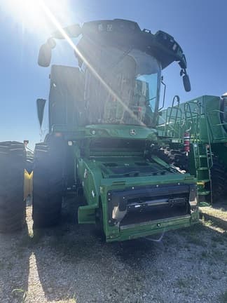 Image of John Deere S780 equipment image 1