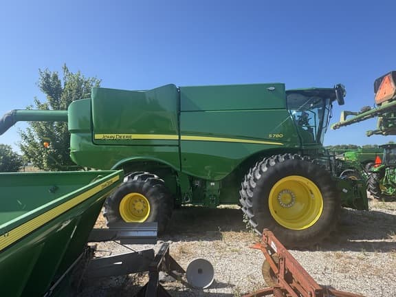 Image of John Deere S780 equipment image 2