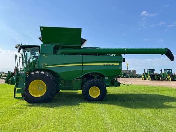 Image of John Deere S780 equipment image 1