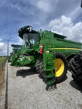 Image of John Deere S780 equipment image 1