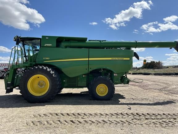 Image of John Deere S780 equipment image 1