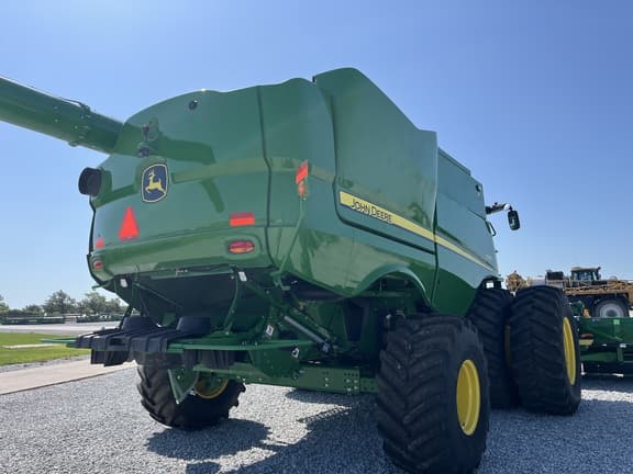 Image of John Deere S780 equipment image 1