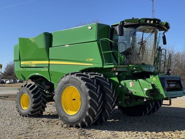 Image of John Deere S780 equipment image 1