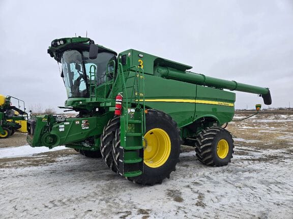 2024 John Deere S780 Equipment Image0