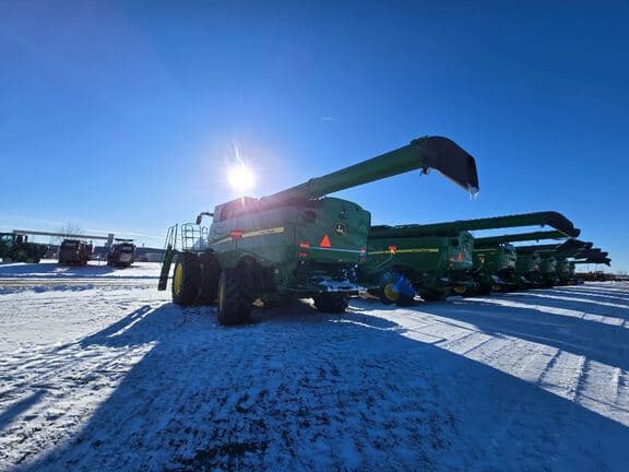 Image of John Deere S780 equipment image 1