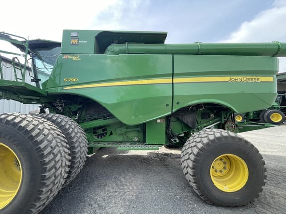 Image of John Deere S780 equipment image 1