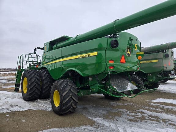 Image of John Deere S780 Image 1