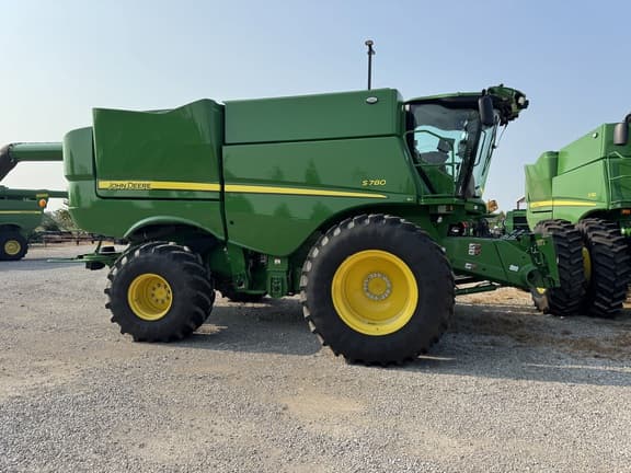 Image of John Deere S780 equipment image 1