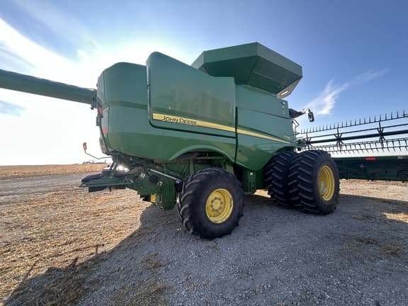 Image of John Deere S780 equipment image 4