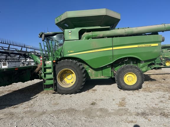 Image of John Deere S780 equipment image 2