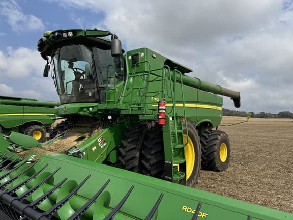 Image of John Deere S780 equipment image 2