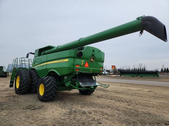 Image of John Deere S780 equipment image 2