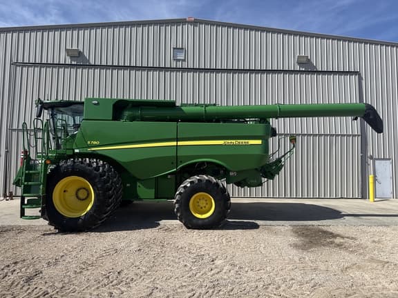 Image of John Deere S780 equipment image 1