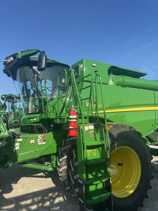 Image of John Deere S780 equipment image 1