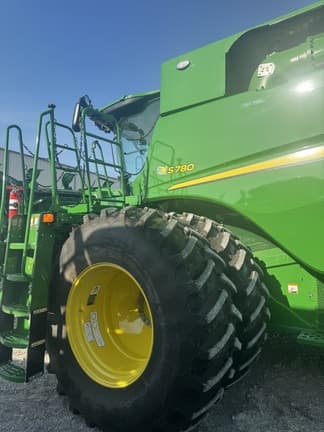 Image of John Deere S780 equipment image 1