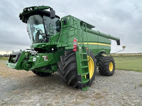 Image of John Deere S780 equipment image 1