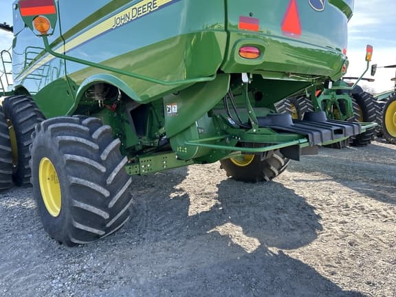Image of John Deere S790 equipment image 4