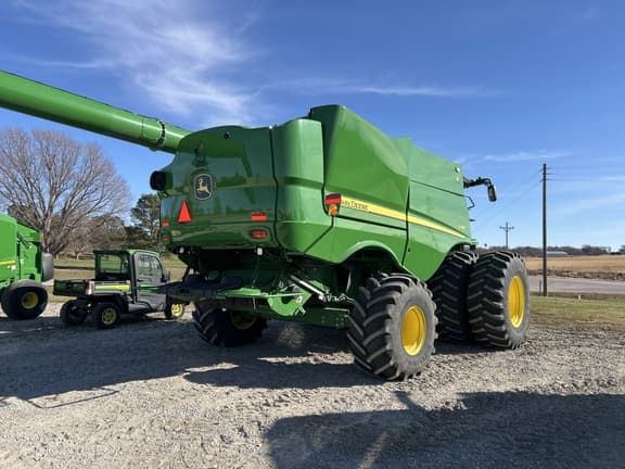 Image of John Deere S790 equipment image 2