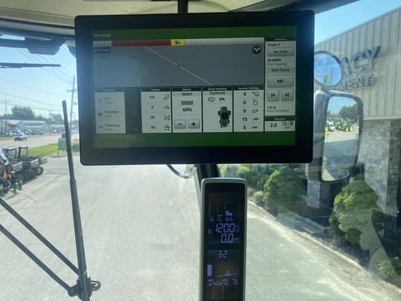 Image of John Deere S790 equipment image 2