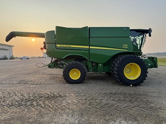 Image of John Deere S790 equipment image 3