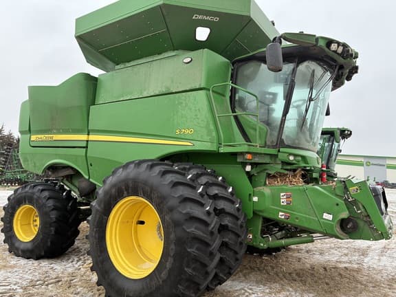 Image of John Deere S790 Primary image