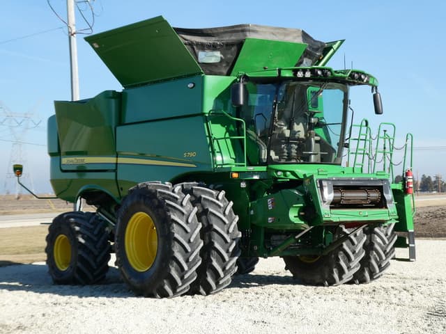 Image of John Deere S790 equipment image 1