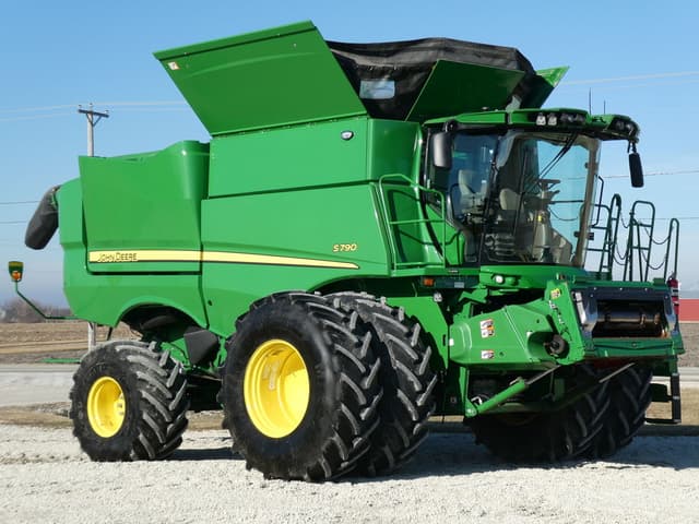 Image of John Deere S790 equipment image 4