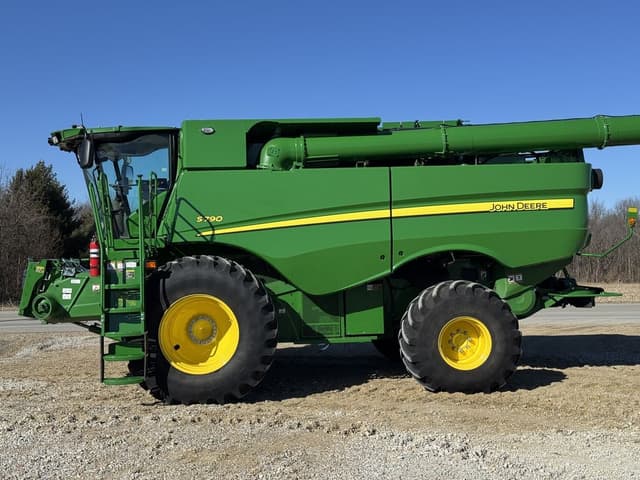 Image of John Deere S790 equipment image 2