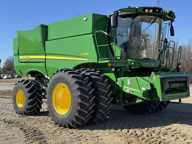 Image of John Deere S790 equipment image 1