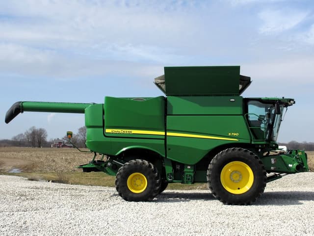 Image of John Deere S790 equipment image 3