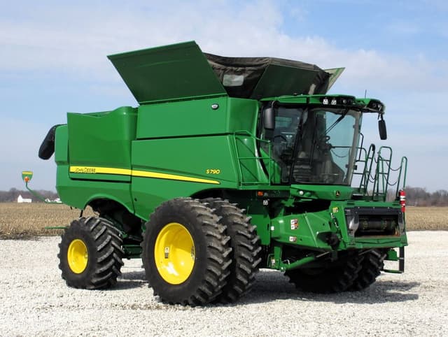 Image of John Deere S790 equipment image 1