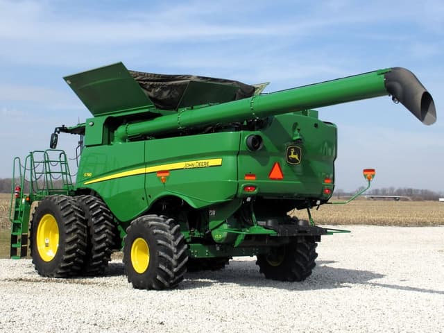 Image of John Deere S790 equipment image 4