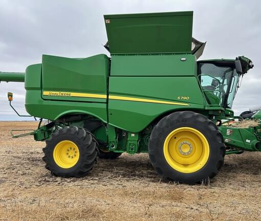 Image of John Deere S790 equipment image 4