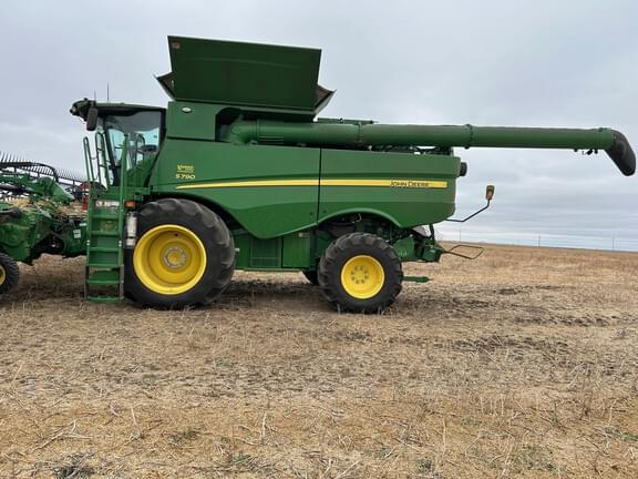 Image of John Deere S790 equipment image 1