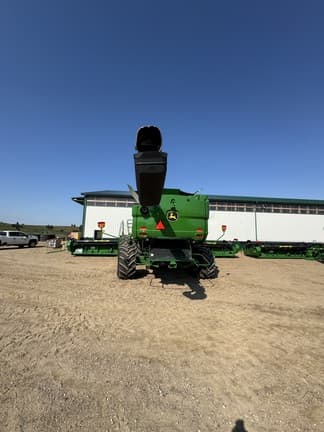 Image of John Deere S790 equipment image 2